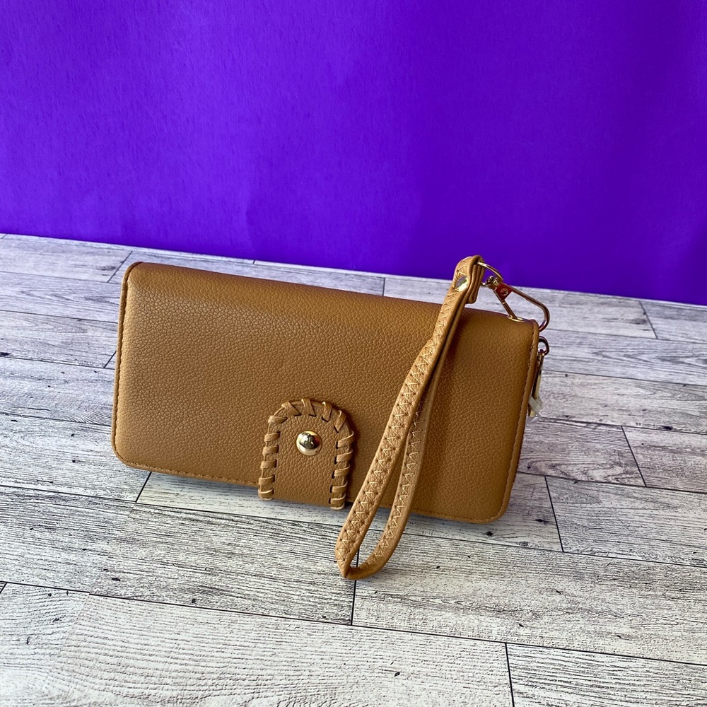 Elegant Brown Wristlet